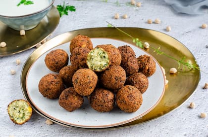 Cómo hacer faláfel, una comida típica de Medio Oriente