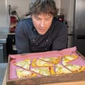 Jordi Cruz, chef: "Esta pizza se hace solo con pechuga de pollo, tomate y queso"