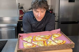 Jordi Cruz, chef: "Esta pizza se hace solo con pechuga de pollo, tomate y queso"