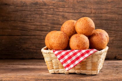 Cómo hacer los buñuelos de queso en simples pasos