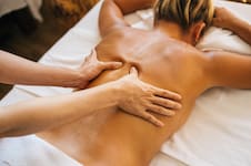 El sencillo secreto que permite hacer masajes en la espalda y liberar tensiones en la zona dorsal y cervical