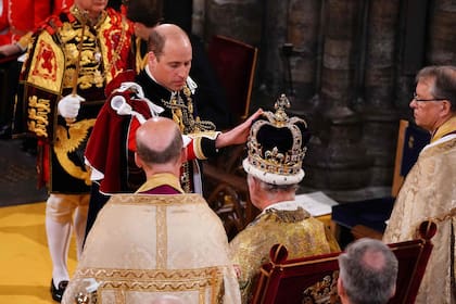 Como heredero al trono, William juró lealtad a Carlos III mediante el llamado “Homenaje de la sangre real”.