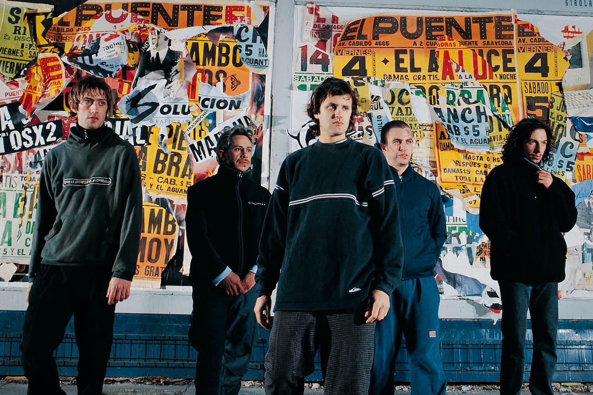 Cómo la banda de El Palomar se reinventó tras la partida de su baterista original y parió un disco bisagra en pleno cambio de milenio