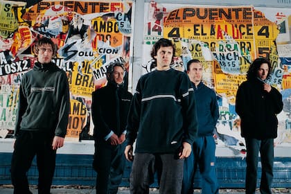 Cómo la banda de El Palomar se reinventó tras la partida de su baterista original y parió un disco bisagra en pleno cambio de milenio