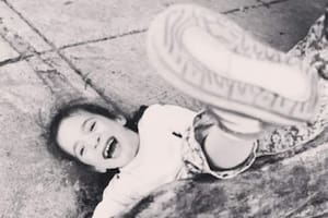 Como la mamá de Lucía Landsiedel, Liliana, tuvo problemas de presión al inicio del embarazo su nació en la semana 25 de gestación con un peso de apenas 500 gramos. A raíz de esa prematurez extrema, a Lucía le diagnosticaron parálisis cerebral (PC) que le dejó secuelas en sus miembros inferiores.