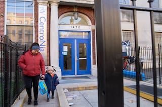 Cómo la presencia del ICE está cambiando el cuidado infantil en las comunidades latinas