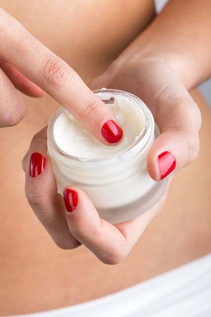 Como la vaselina bloquea la transpiración natural, puede generar sensación de calor, enrojecimiento o picazón, especialmente en pieles sensibles o con tendencia a la dermatitis (Foto de carácter ilustrativo: Freepik)