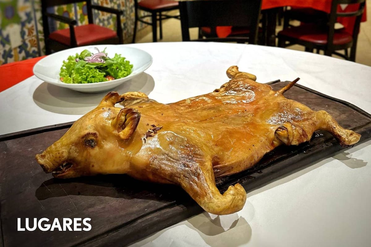 Como lleva unas dos horas de cocción, el cochinillo debe encargarse el día anterior o algunas horas antes de ir al restaurante.