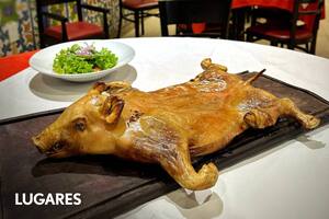 Como lleva unas dos horas de cocción, el cochinillo debe encargarse el día anterior o algunas horas antes de ir al restaurante.
