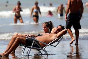 Como medida de prevención, los especialistas aconsejan tomar sol, pero con moderación