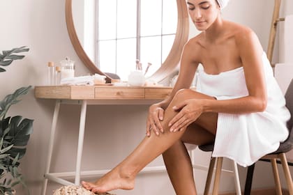 Cómo mejorar la circulación en las piernas y cuidar los pies con aceite de magnesio