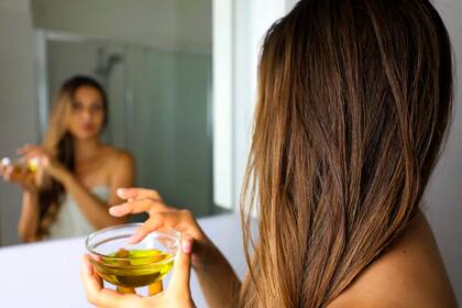 Cómo mejorar tu pelo con tres usos del aceite de oliva que seguro desconocías