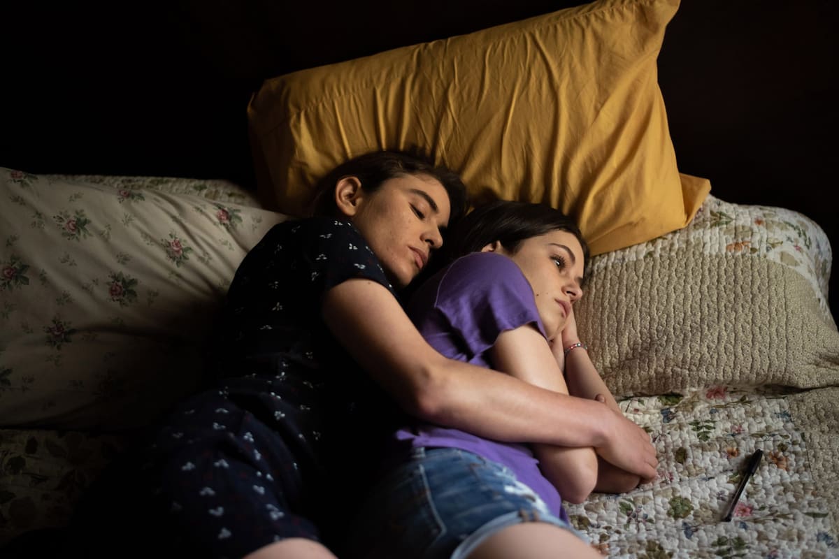 Cómo mueren las reinas: un ambiente recargado de tensiones para una ópera prima sobre furtivos deseos