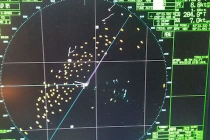 Como muestra la imagen del radar, los barcos extranjeros ilegales se encuentran en la milla 201
