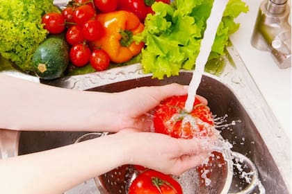 El Gobierno detalló cómo deben higienizarse las frutas y verduras