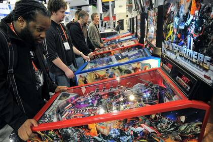 Como ocurría en su momento, los pinball también cuentan con versiones basadas en lanzamientos cinematográficos, como la edición en flipper de Transformers o El Mago de Oz