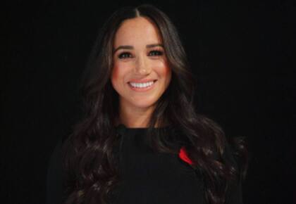 Como para demostrar que, de alguna manera, sigue siendo parte de la realeza, la duquesa de Sussex usó el broche que utilizan los Windsor durante el "Remembrance Day"