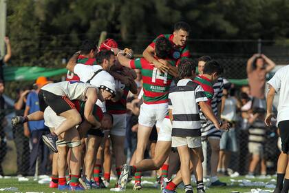 Como para festejarlo así: el vibrante triunfo de CASI se dio en la última acción del clásico contra SIC; no obstante, el local se clasificó para las semifinales del Top 13 de URBA.