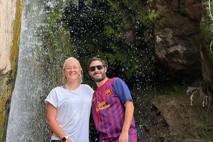 “Como pareja hipoacúsica tenemos desafíos, pero también una conexión muy fuerte. Nos entendemos con miradas, gestos y mucho amor”