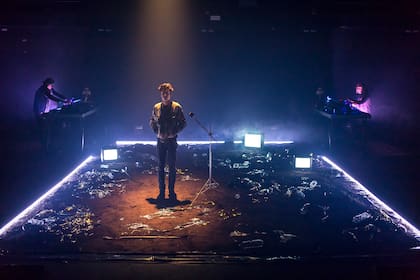 Como parte de la programación loca, se presentara L’ Avenir, de Francia, que dirige Clément Bondu con dos artistas locales