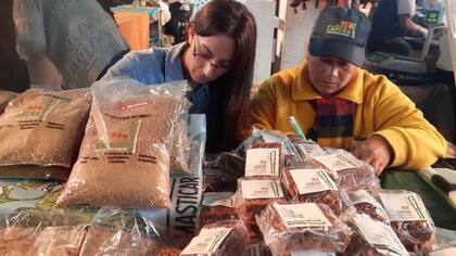 Como parte de la Red Cañera de Misiones, el grupo de agricultores familiares Madre Tierra, asesorado por Raúl Gorritti, expuso y comercializó sus productos en la feria Masticar, en la Capital Federal