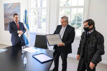 Como parte de los homenajes, Fernández recibirá a Sebastián Barreiros, el padre de una de las víctimas más jóvenes del atentado terrorista de 1994