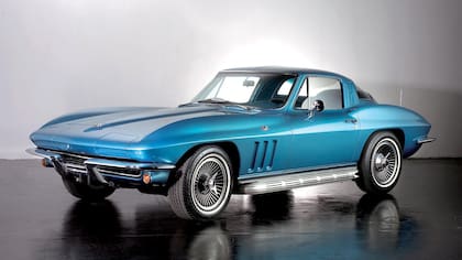 Como parte de los lujos, la mujer se compró un Corvette