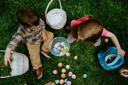 Como parte de una tradición durante esta fecha, la Casa Blanca abre sus puertas para que los niños participen de la llamada “carrera de huevos”