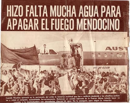 Como piloto de Austral, Tito Withington llevó a Nicolino Locche a Mendoza tras su consagración en Tokio. En la imagen, asoma por la ventanilla de la cabina de piloto.