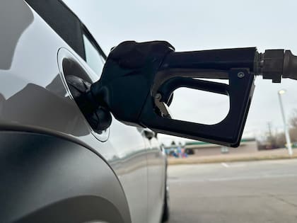 Cómo podría impactar el conflicto en Medio Oriente en los precios de la gasolina en Texas