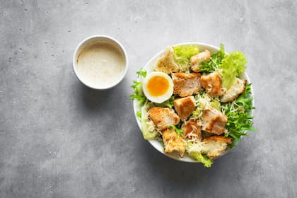 Cómo preparar una ensalada césar única