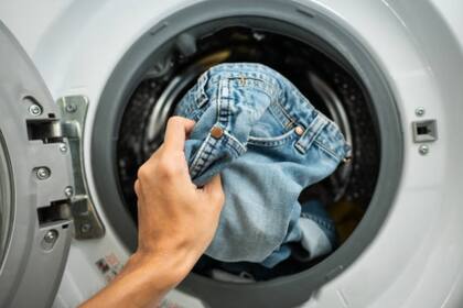 Cómo proteger tus jeans con los lavados (Foto: istock)
