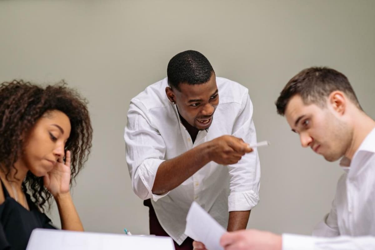 Cómo protegerse de compañeros de trabajo tóxicos con simples pasos