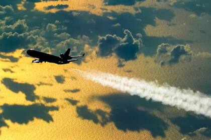 ¿Cómo pueden las aerolíneas reducir sus emisiones de carbono si el transporte aéreo continúa creciendo tan rápido?