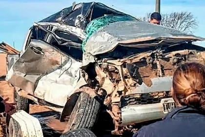 Cómo quedó la camioneta donde viajaban la mujer y su hijo
