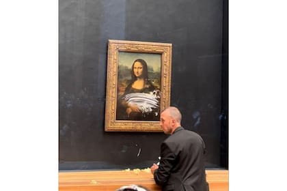 Cómo quedó la Mona Lisa después del ataque. Foto: Twitter