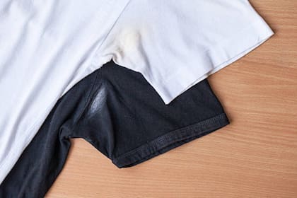 Cómo quitar las manchas de sudor en la ropa (Foto Unsplash)