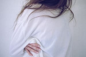 Cómo quitar manchas amarillas de la ropa blanca