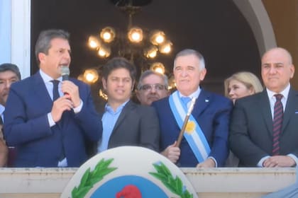 Como Raúl Alfonsín en 1983, Sergio Massa recitó el preámbulo de la Constitución Nacional junto a Axel Kicillof, Osvaldo Jaldo y Juan Manzur