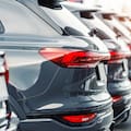 Desde regalos hasta descuentos: las creativas estrategias para vender autos cuando pocos quieren comprar