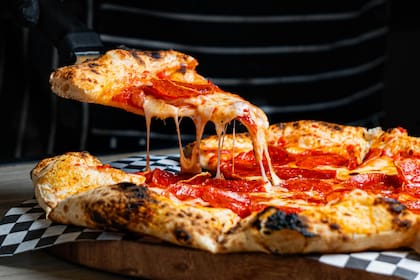Cómo recalentar la pizza sin necesidad del horno ni el microondas