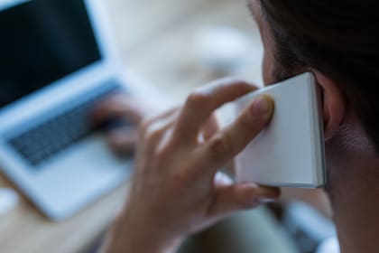 Como regla general, las agencias deben obtener una orden judicial basada en causa probable antes de desplegar estos equipos