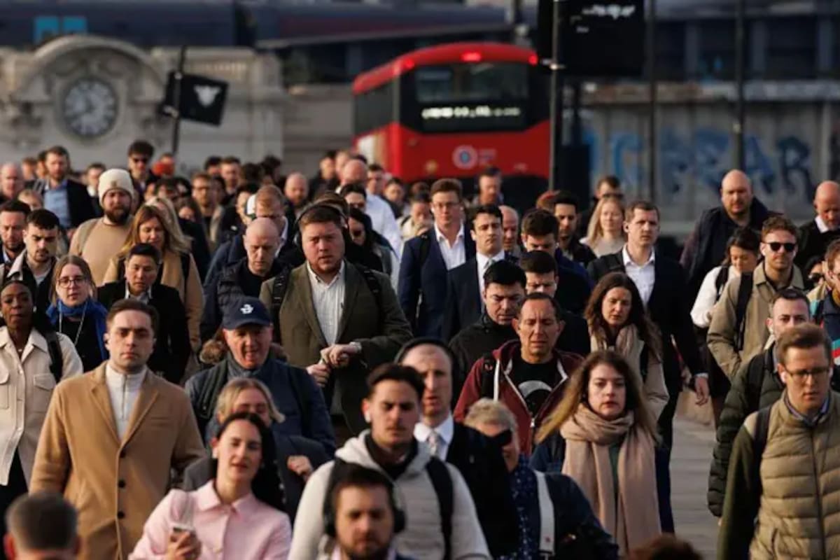 Cómo Reino Unido endurecerá los requisitos para que los migrantes obtengan la residencia permanente