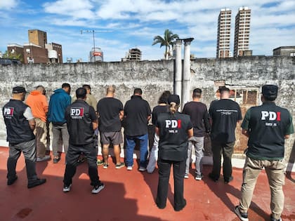 Como resultado del operativo ocho personas fueron aprehendidas