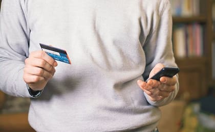 ¿Cómo saber si un skimmer robó la información de mi tarjeta?