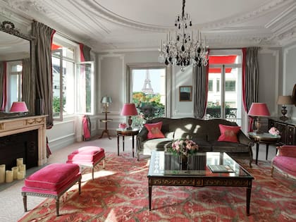 Como se ve una de las habitaciones del hotel Plaza Athenée