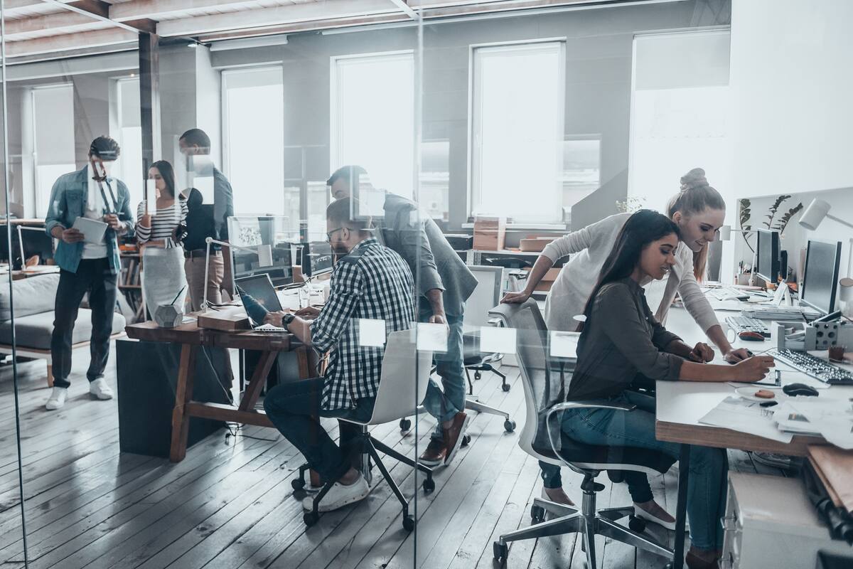 Cómo sentarse y moverse cuando se trabaja