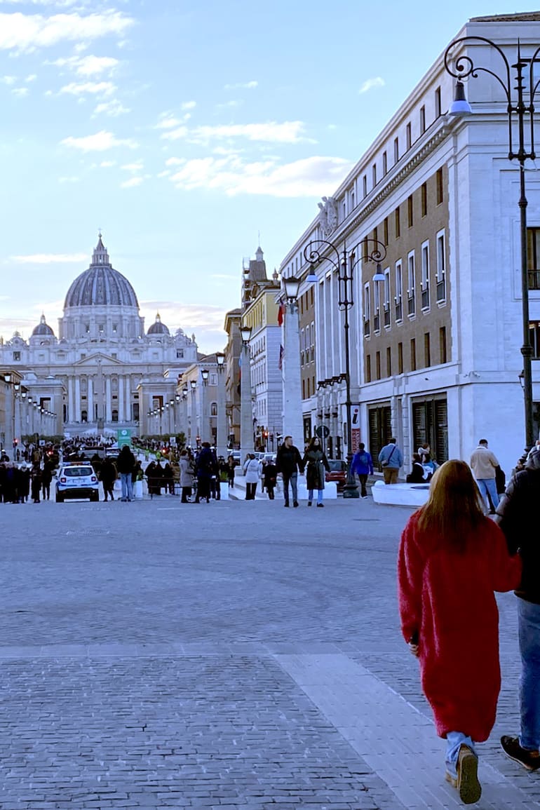 Como suele ocurrir desde que comenzaron a existir los Jubileos, en 1300, Roma ha aprovechado para realizar grandes obras y reformas que han transformado su fisionomía