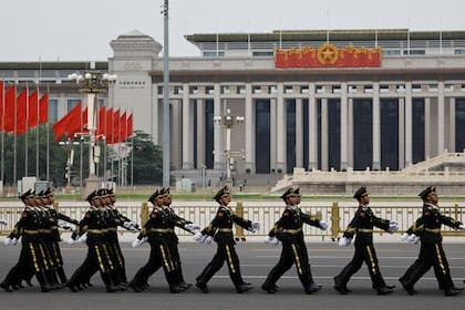 Como todas las empresas chinas, DeepSeek debe cumplir con el estricto control y la censura en línea del gobierno chino, cuyo objetivo es silenciar la oposición a los líderes del Partido Comunista