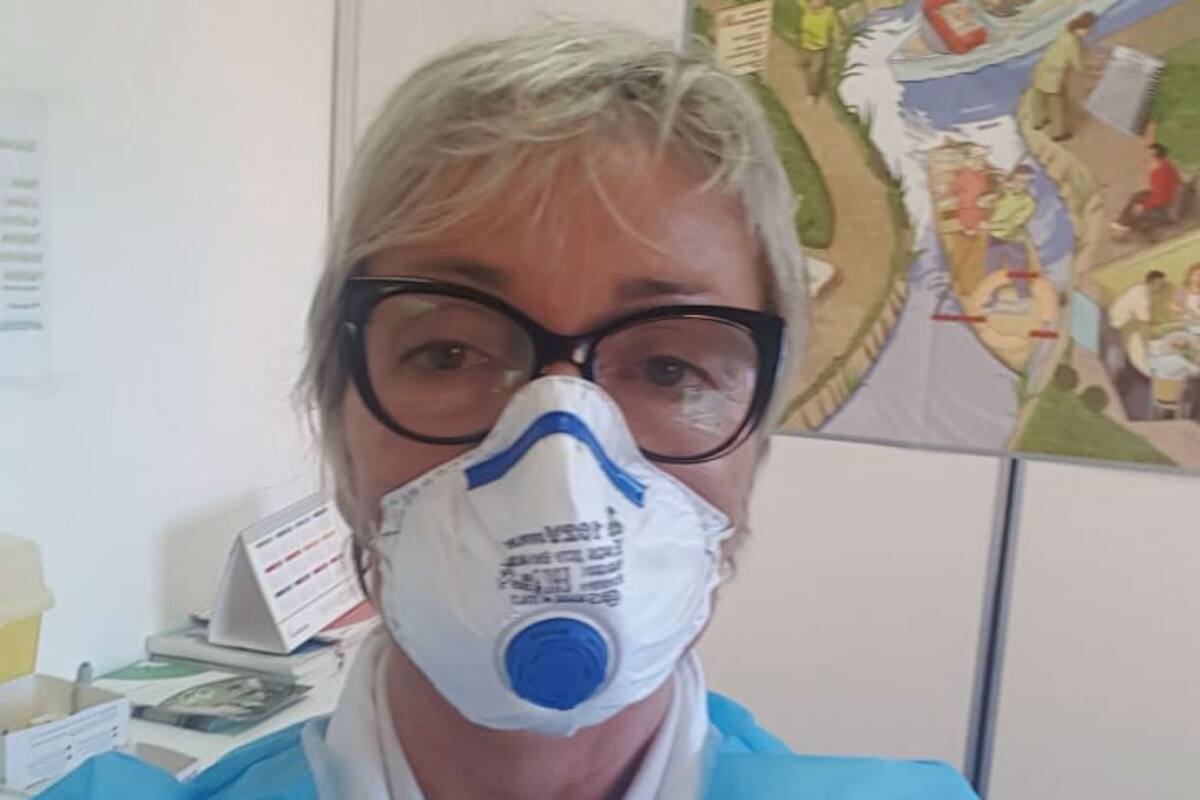 Como todos los médicos de la región de Lombardía, la más golpeada por el nuevo coronavirus –con 7280 casos (de un total de 12462) y 617 muertos (de un total de 827)-, desde hace días Renata Ghelardi se encuentra en la trinchera, trabajando día y noche para enfrentar una emergencia santitaria inimagi